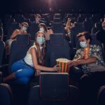 como surgiu a tradicao de comer pipoca no cinema