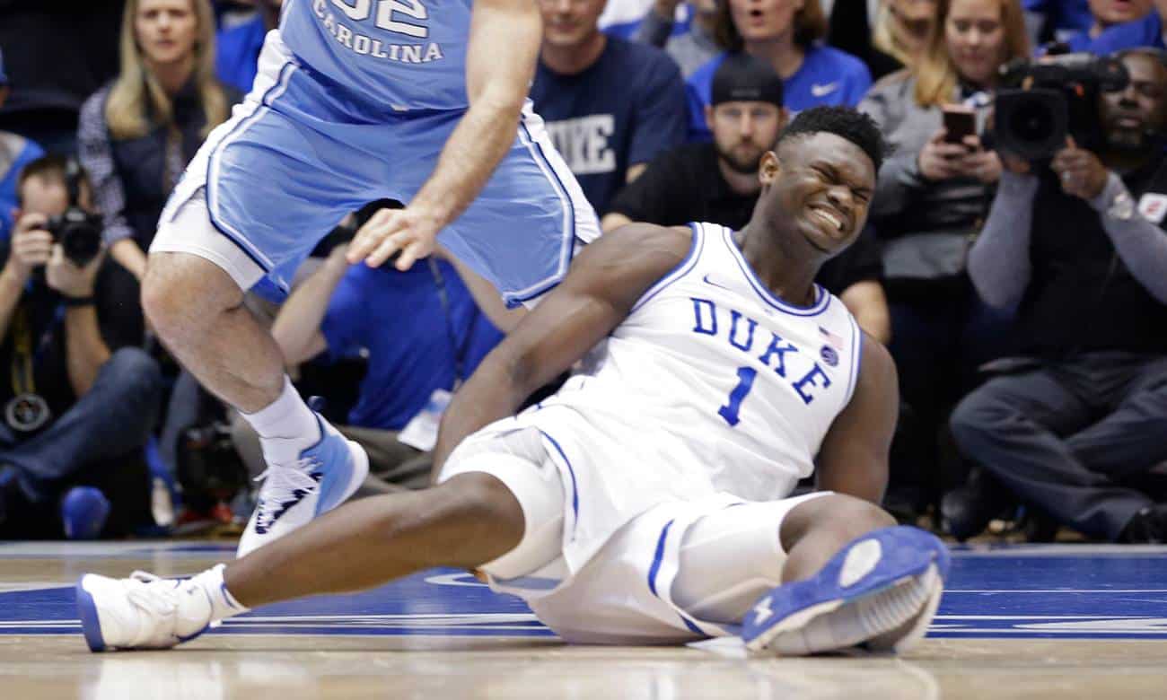 tenis de jogador de basquete estoura