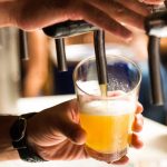 Vontade de fazer xixi ao tomar cerveja