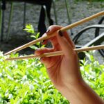 por que os orientais utilizam pauzinhos para comer