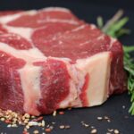 por que algumas carnes sao comidas cruas e outras nao