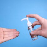 por que o alcool 70 e mais eficaz contra virus e bacterias
