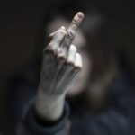 por que algumas pessoas gostam de ofender as outras