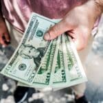 por que a moeda do equador e o dolar americano