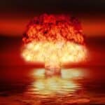 quando e onde ocorreu a explosao da primeira bomba nuclear