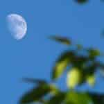 Lua durante o dia