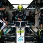 por que o lewis hamilton usa o numero 44 na formula 1