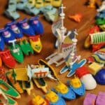 Brinquedos de plástico.