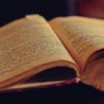 por que as paginas dos livros ficam amarelas