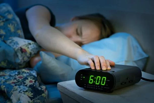 O Poder da Soneca: Como Breves Cochilos Podem Impulsionar Sua Produtividade Matinal