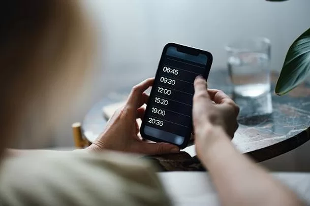 O Poder da Soneca: Como Breves Cochilos Podem Impulsionar Sua Produtividade Matinal
