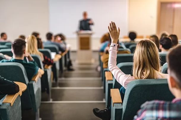 Desafios Contínuos: Mulheres na Arena da Expressão Pública