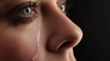 Cheiro de lagrimas femininas pode reduzir agressividade diz estudo