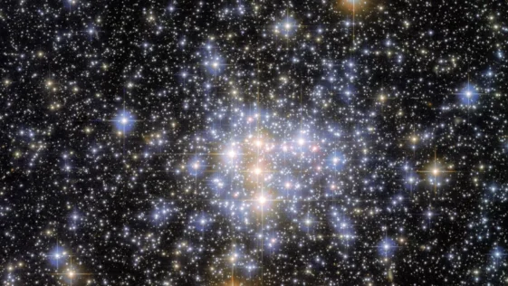 Galaxia mais proxima da Via Lactea esconde outra por tras