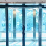 Maior elevador do mundo pode carregar ate 235 pessoas conheca